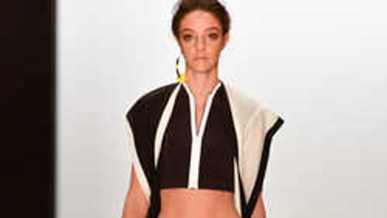 Itt a női ruhatár legújabb sikerdarabja: Hódít a lenge kimonó