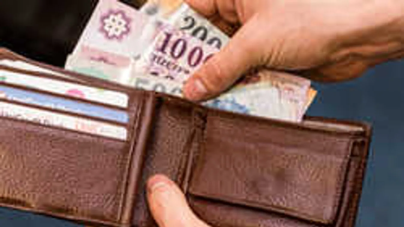 Degeszre tömött pénztárcát talált, nem hétköznapi, amit tett