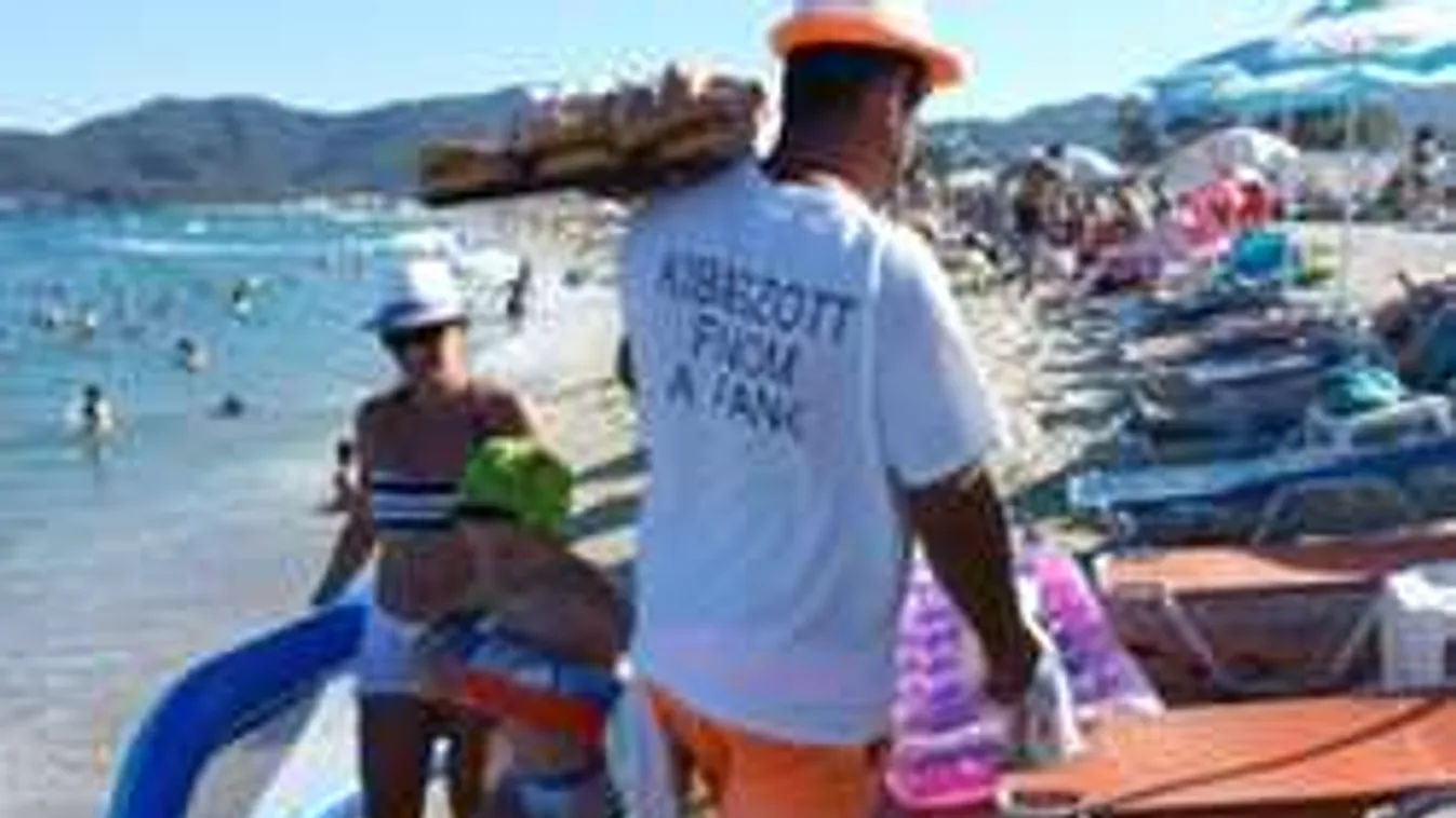 Nagyon bejött a magyar szitkozódás a tengerparti árusnak