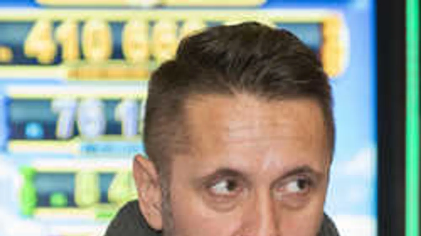 Hoppá, Majka kirúgta Curtist, ebből nagy botrány lesz