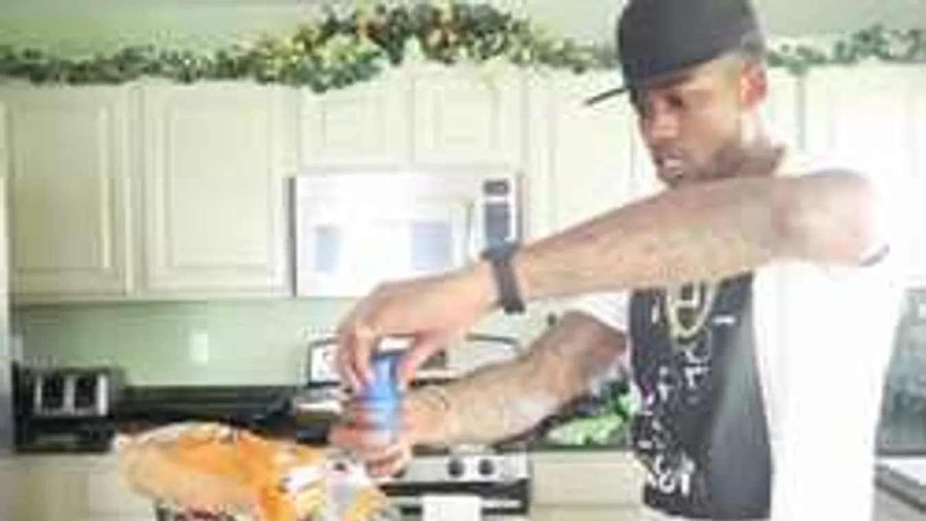 Döbbenet, hogy mit művelt 3 cuki gyerekével a világ legbunkóbb apukája