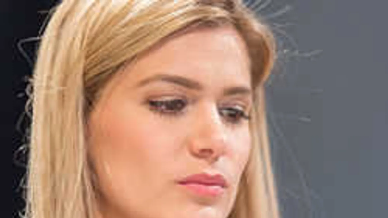 Ez már kellemetlen, durva dolgot állít édesanyjáról Weisz Fanni