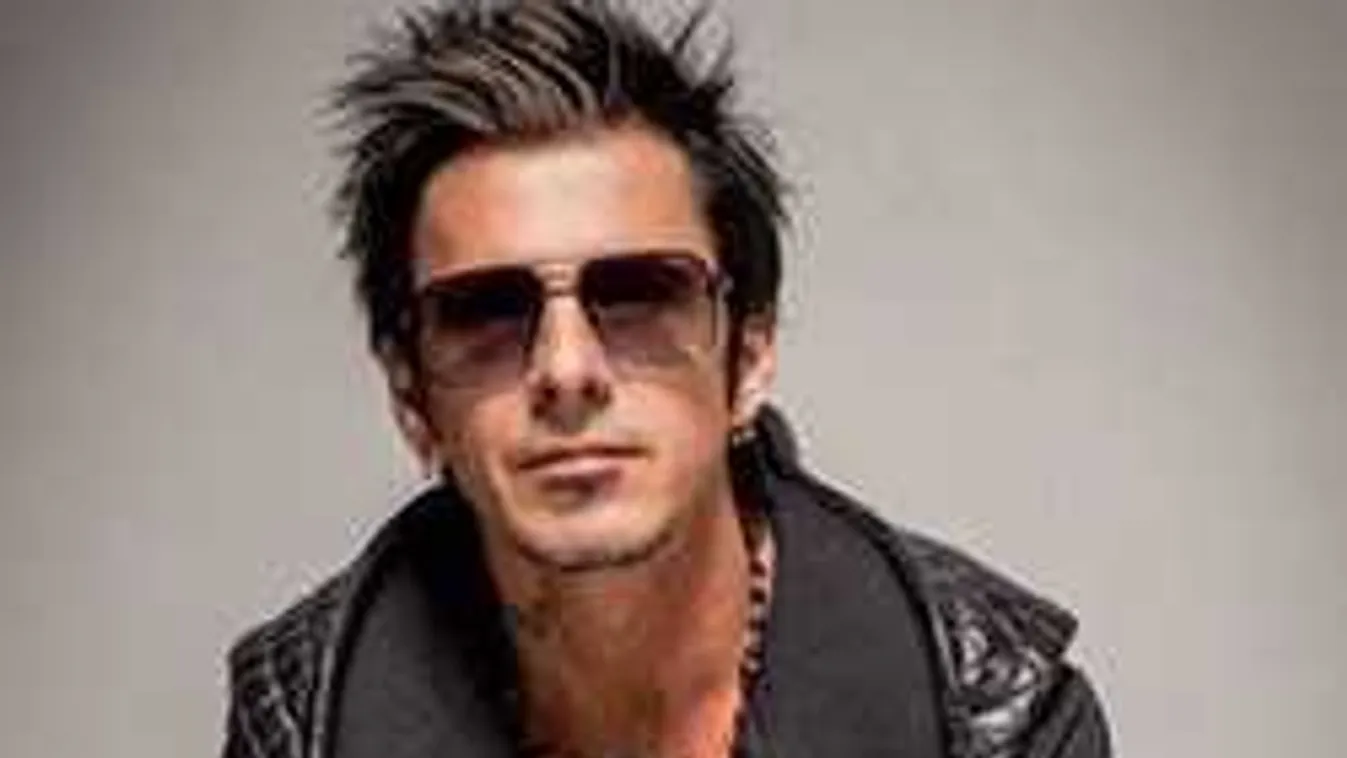 Te is beköltözhetsz: Luxusotthonát árulja a magyar rocksztár-Fotó