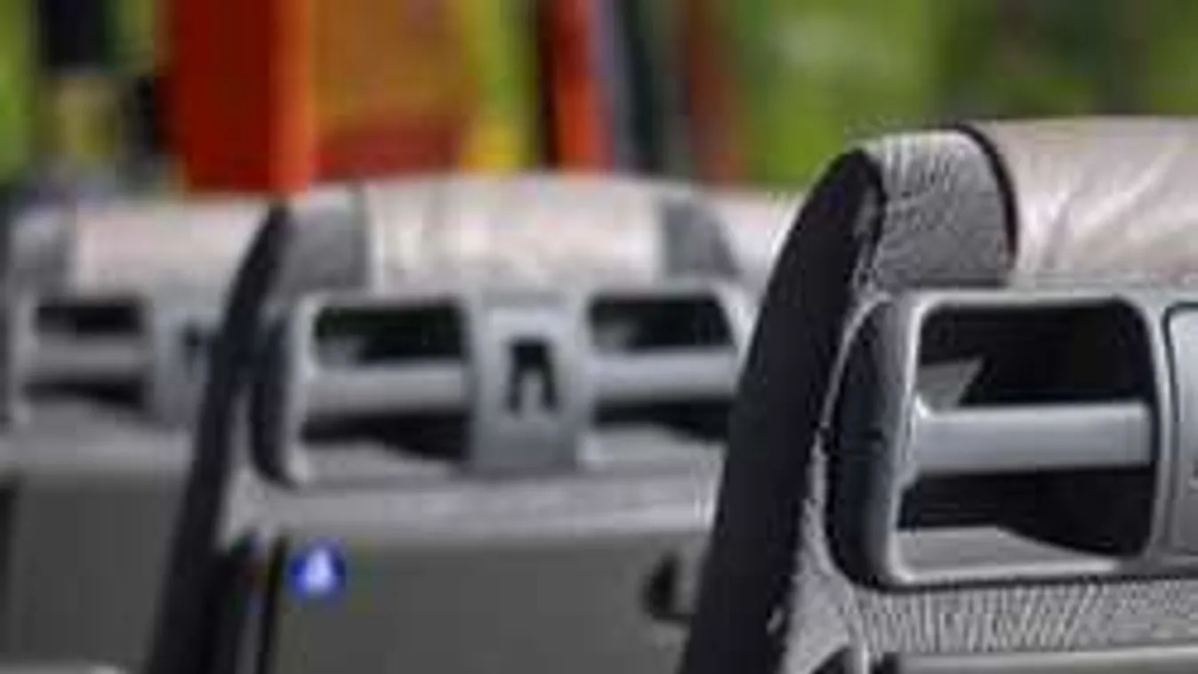 Borzalom az Örs vezér téren: utasok előtt rogyott össze holtan a sofőr