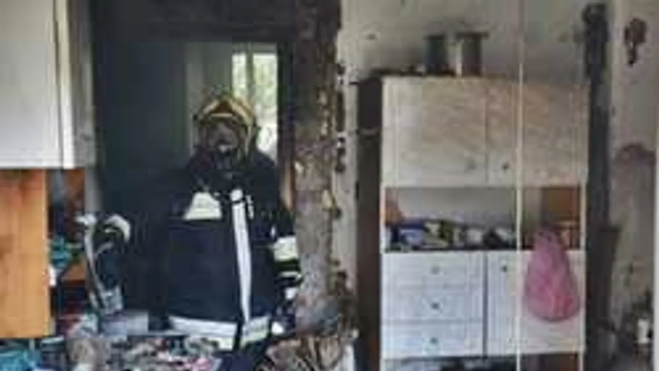 Tűzoltók lepték el a budapesti társasházat:helyszíni fotók a mentésről