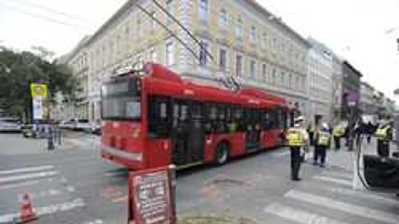 Dráma a trolibuszon: borzasztó dolgot tettek a fuldokló nyugdíjassal