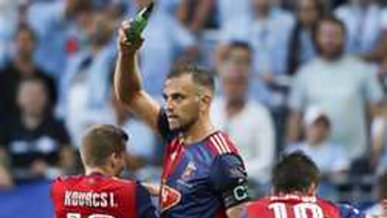 Micsoda botrány, sörösüveggel dobálták meg a magyar focistákat