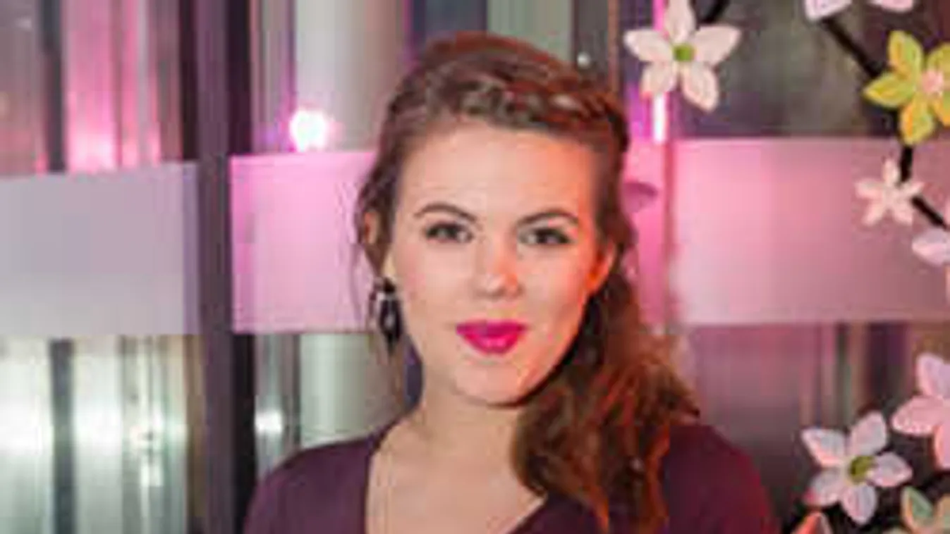 Komoly fájdalmai vannak a várandós Csobot Adélnak