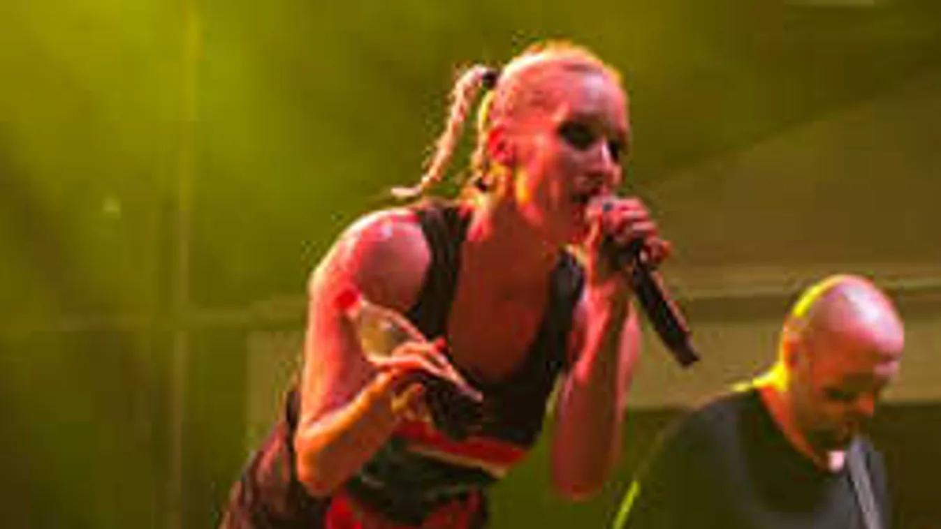 Meglepő fotón a hedonista magyar sztárénekesnő, mindenki ledöbbent