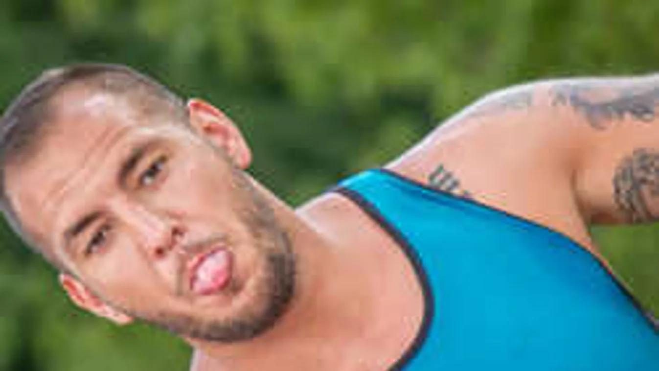 Orvosnál járt a magyar rapper, mostantól ezt kell viselnie