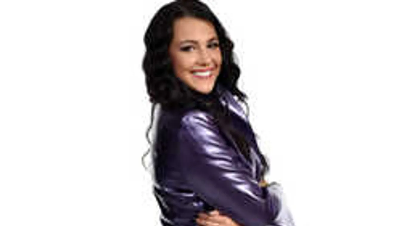 Melltartó nélkül, bugyiban pózol Tóth Andi