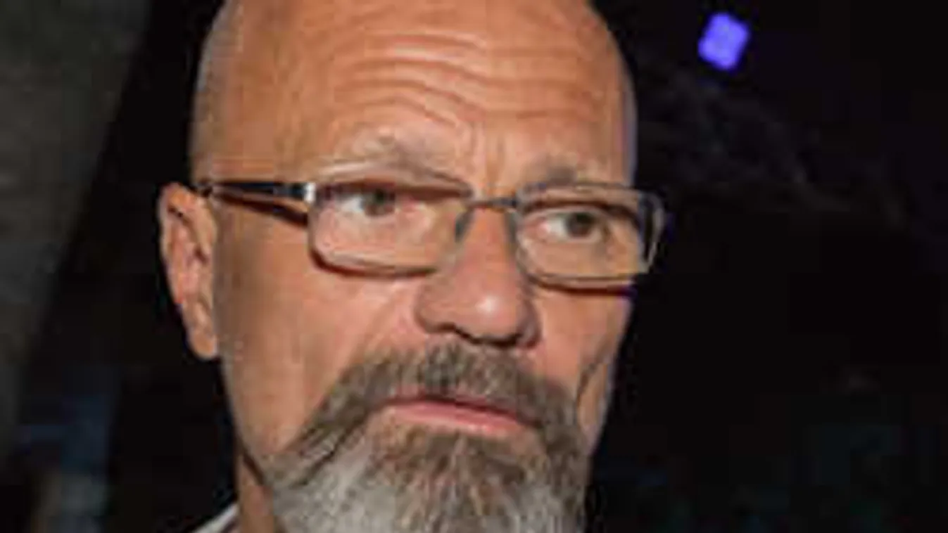 Leleplező, pikáns fotó: Zacher Gábor heves csókcsatája a Szigeten