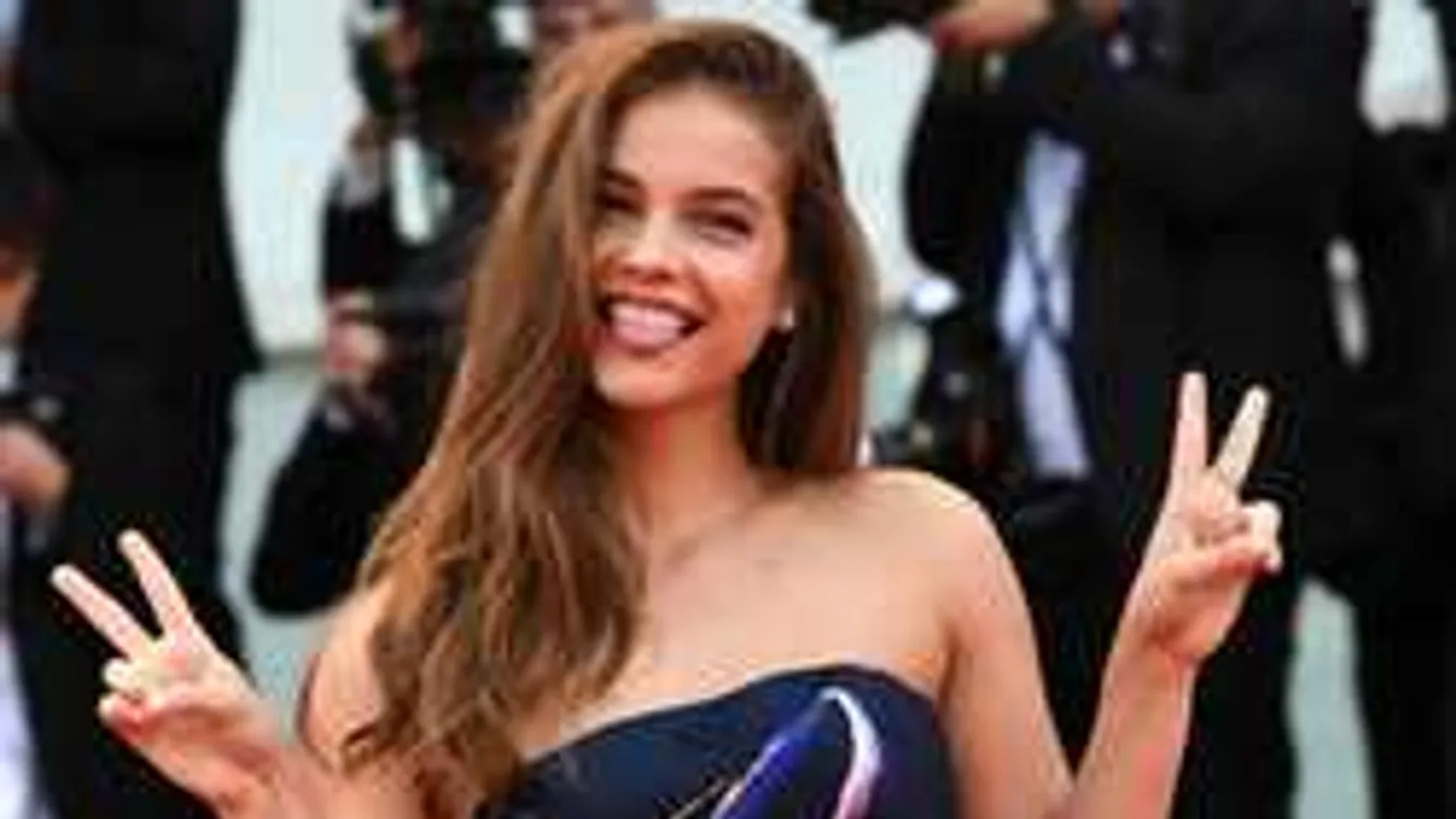 Palvin Barbara végtelen combjai megint a vörös szőnyegen tipegtek