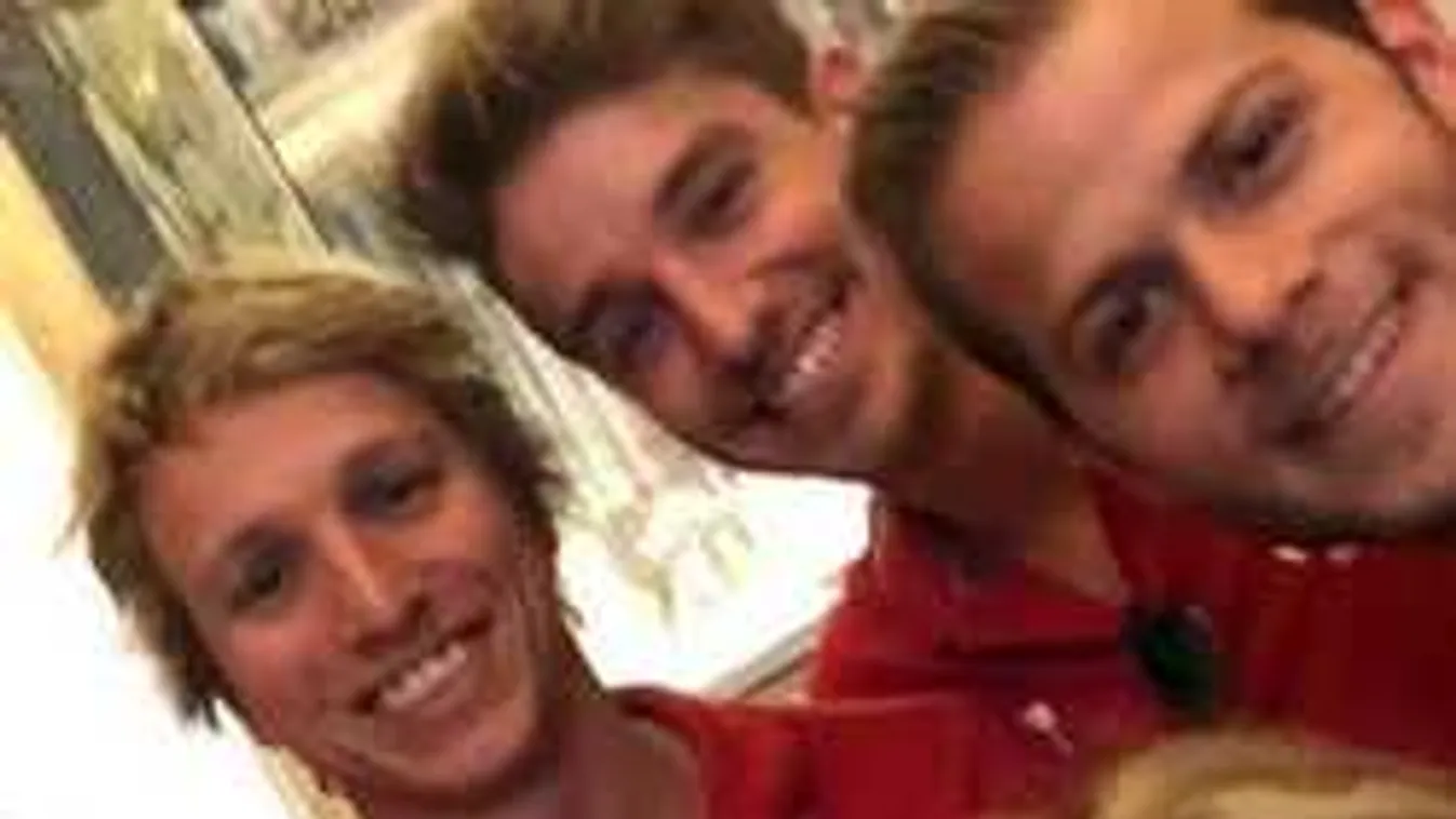 Hajnalig tolták a bulit az úszók, de mit ivott Kenderesi? - Fotók