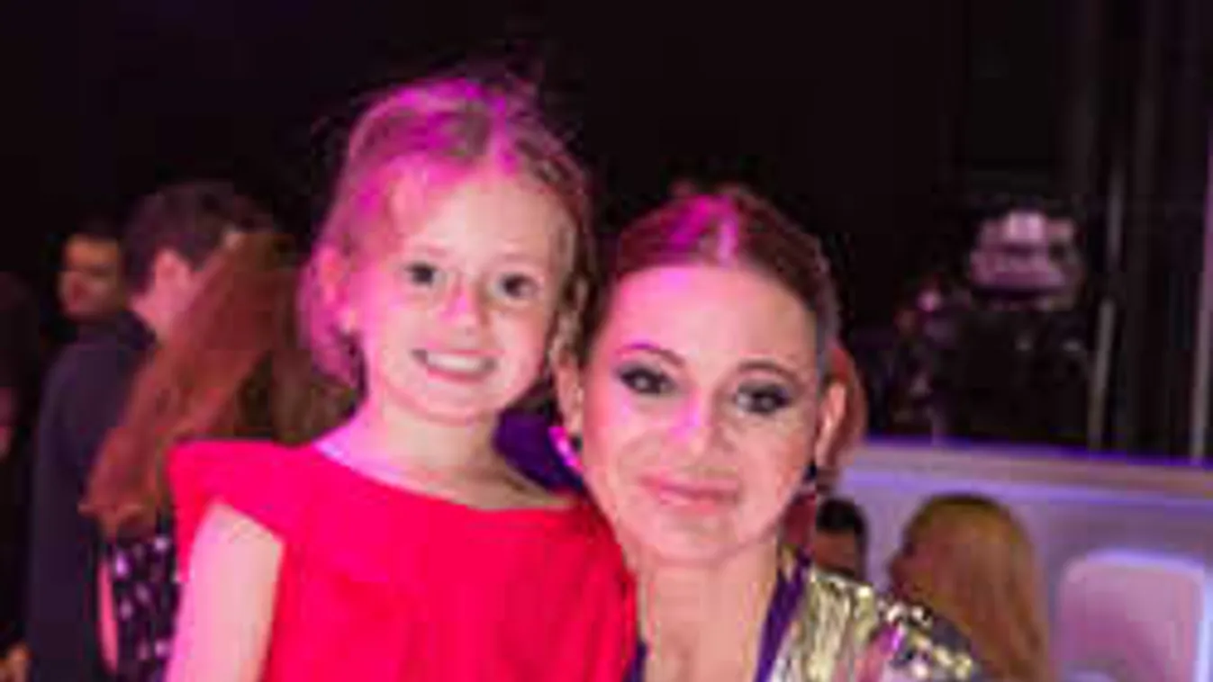 Becsöngettek, így készülnek a sulira a magyar sztárok és gyermekeik