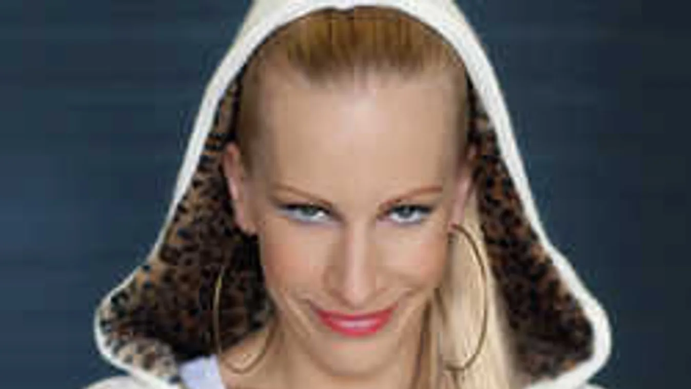 Így akarták megkéselni a villamosmegállóban a magyar sztárt