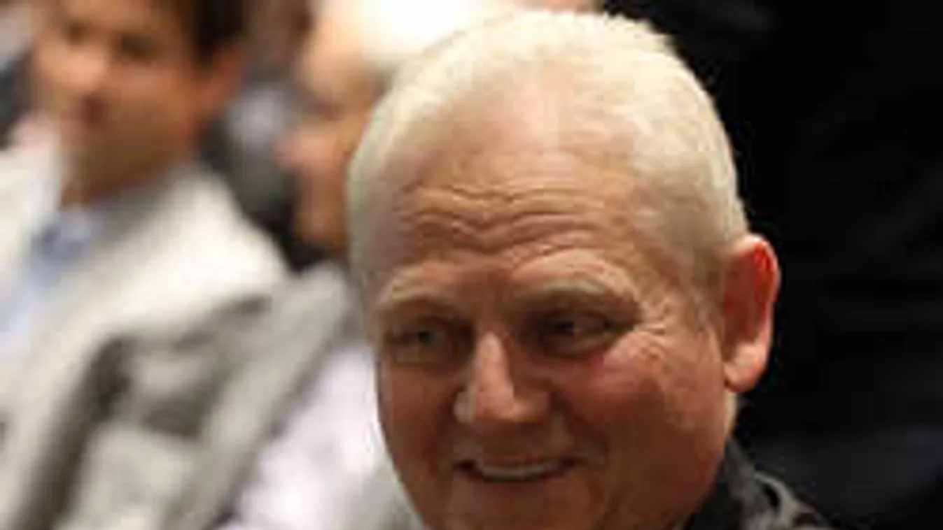 Tarlós István napszemüvegben kötött ki a tigris szájában