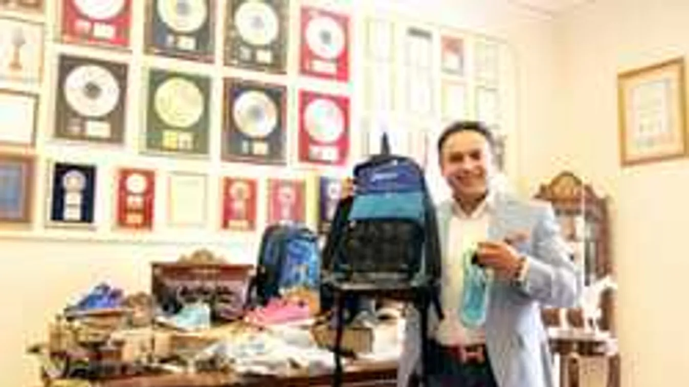 Megható kezdeményezés, gyerekeken segít Mága Zoltán