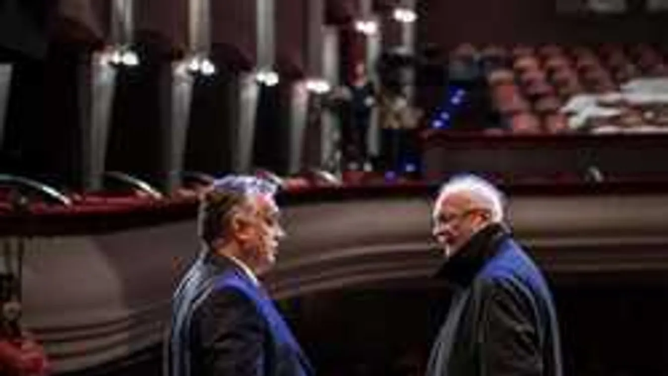 Hogy került a miniszterelnök a szolnoki színház színpadára?