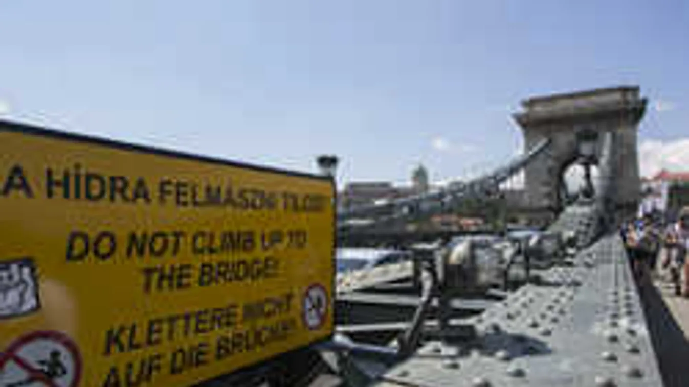 A Lánchídról ugrott le egy fiatal, míg a barátai videózták