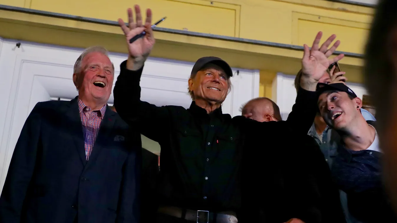 Nem hiszel a szemednek: Így érkezett meg a Corvin moziba Terence Hill