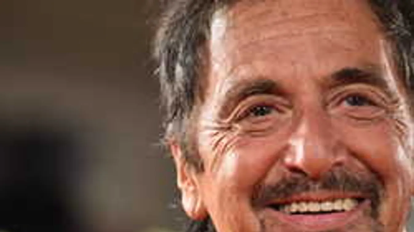 Felvállalta szerelmét a 78 éves sztár, feleannyi idős nővel jött össze