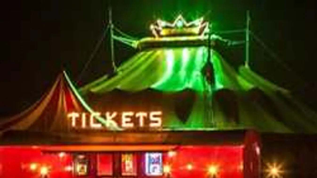 Szörnyű balesetet szenvedett előadás közben egy magyar művész, harcolnak az életéért