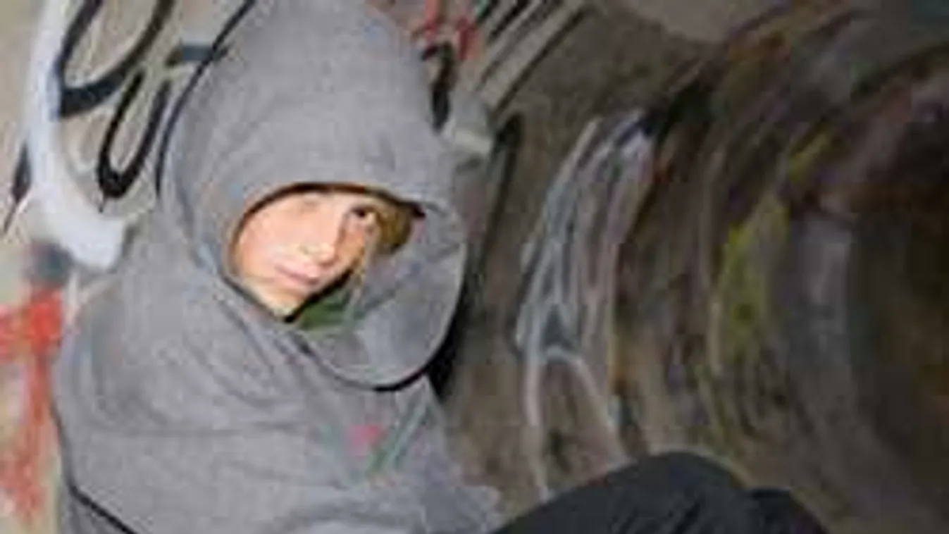 Tömegesen zaklatják a magyar fiatalokat