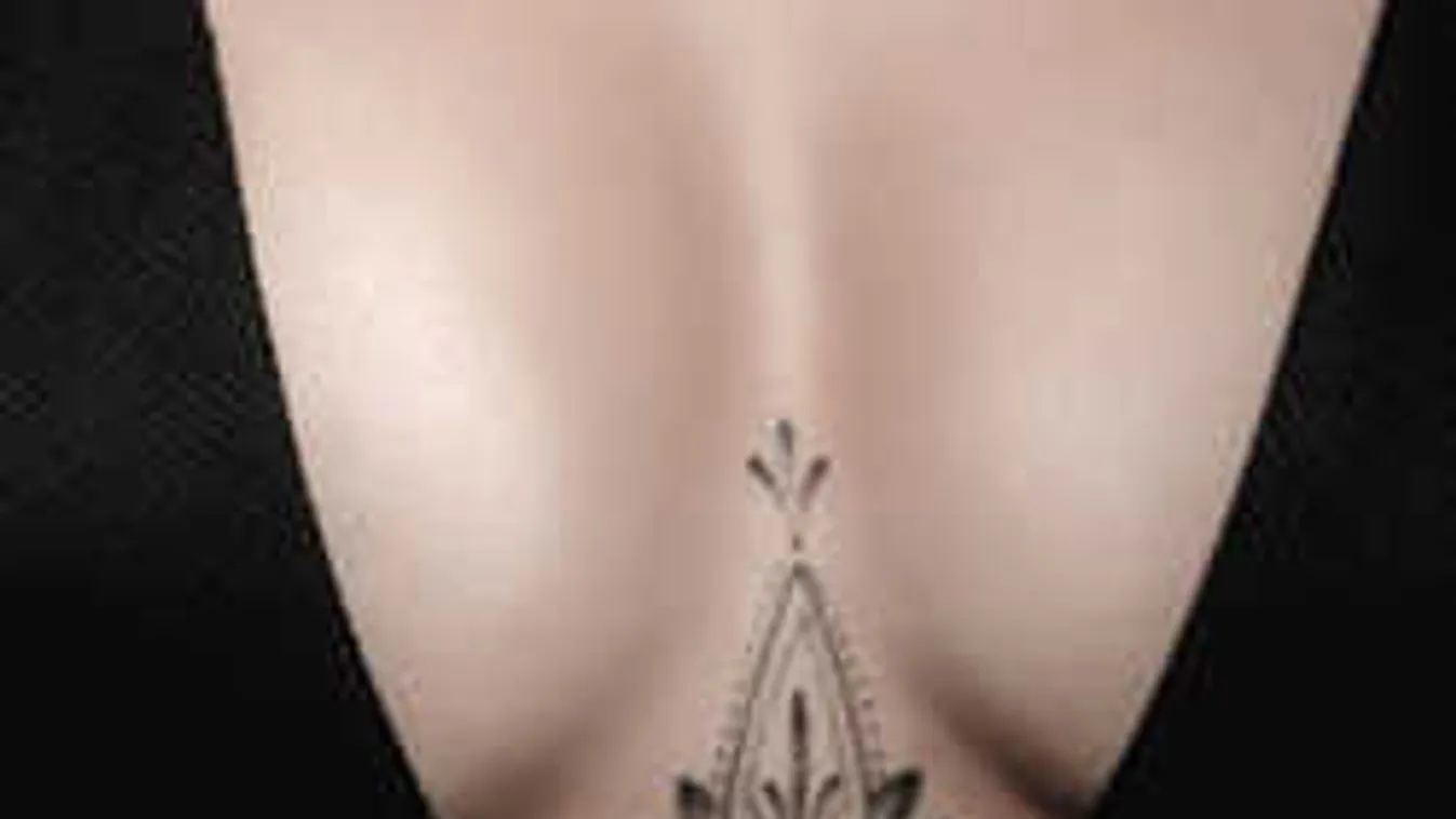 A strandon villantotta meg intimtetkóját az ifjú leányzó