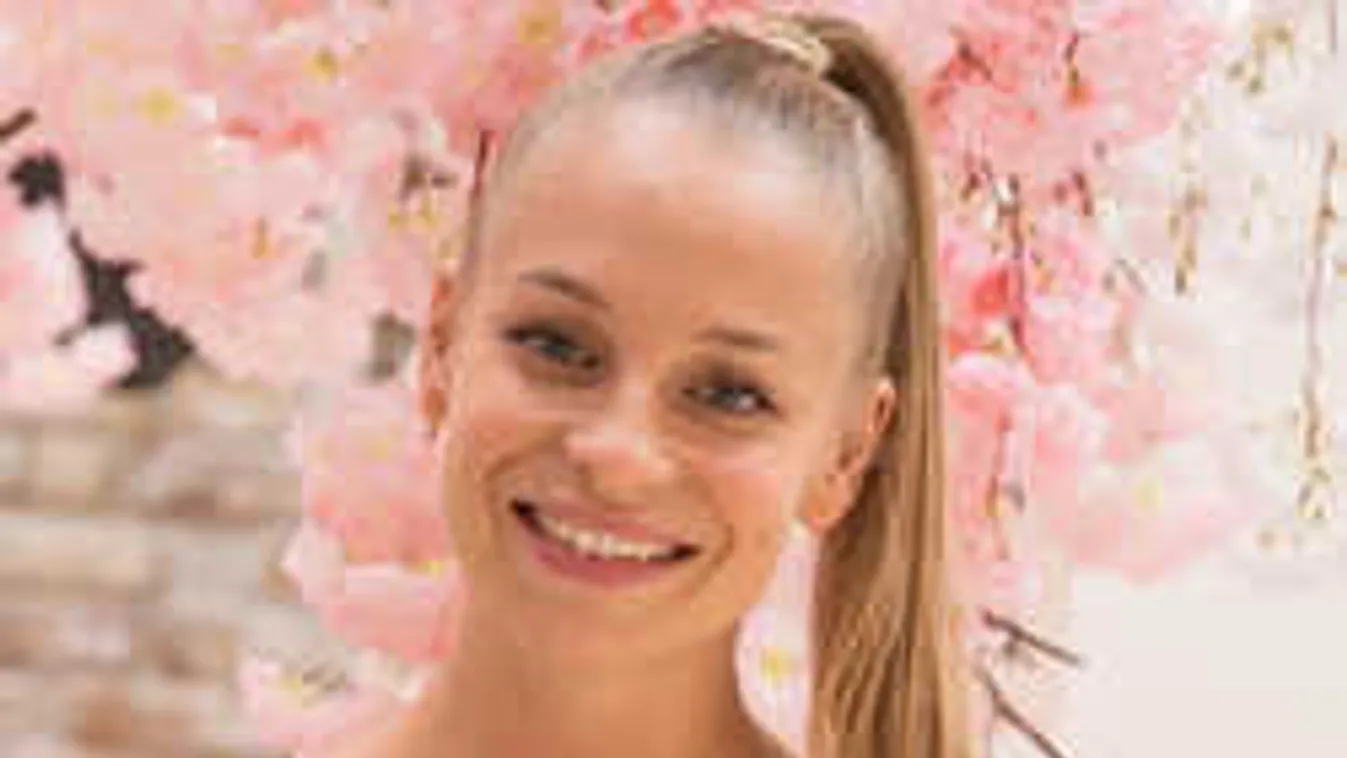 Megmutatta kőkemény popsiját Iszak Eszter