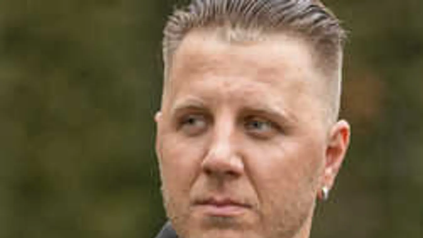 Meztelen lesifotó kering a neten Zámbó Krisztiánról