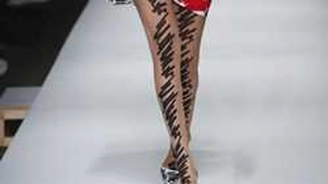 Bizarr harisnyadivat jön, most aztán tényleg minden nő bajban lesz