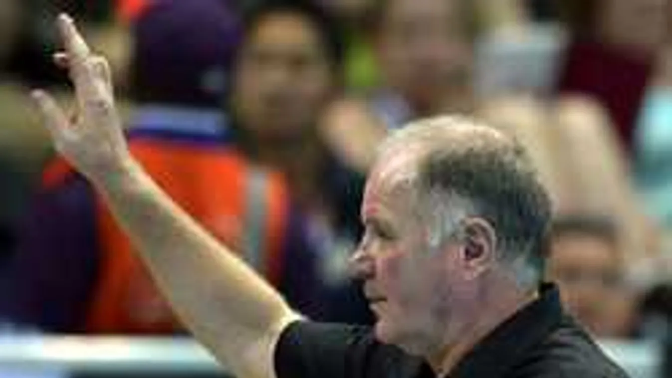 Kemény Dénes emlékezetes búcsúajándékot kapott a magyar vízilabdától