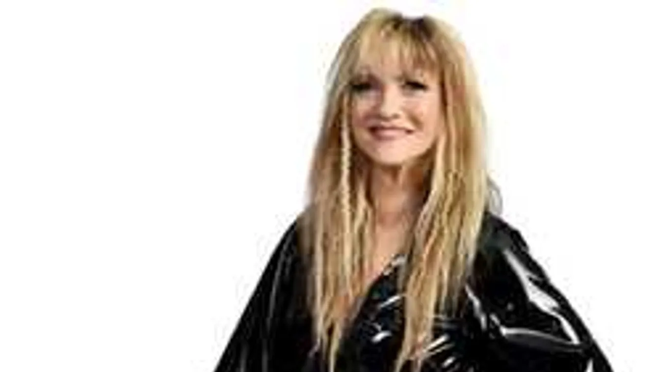 Most érkezett: Megsérült a magyar énekesnő, elmarad a buli