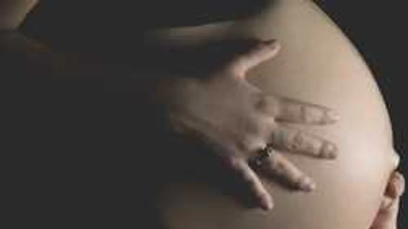 Drámai pillanatok: a nyílt utcán indult be a szülés a magyar nőnél, ezt tették a rendőrök