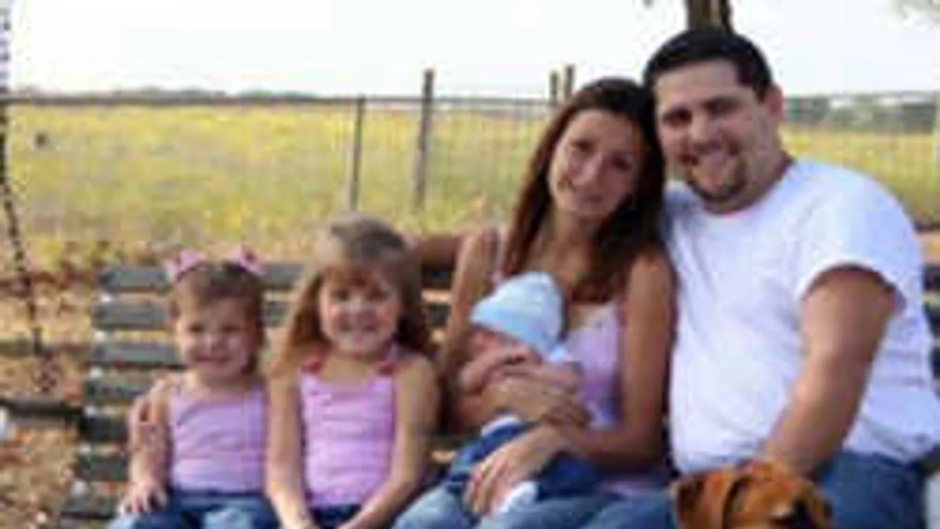 Kitört a pánik a neten ettől a családi fotótól - te hiszed, amit látsz?