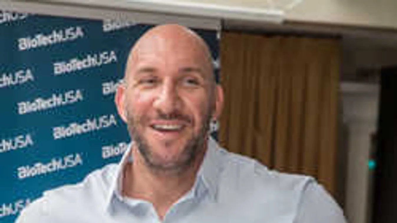 Levideózták: dögös énekesnővel flörtölt Berki, mit szól hozzá Mazsi?