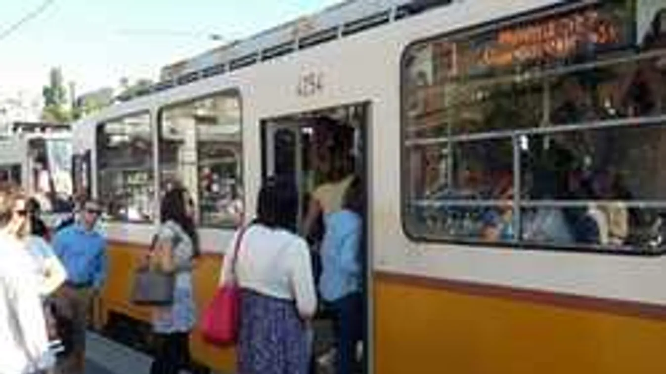 Leszállította a drogost a villamosról az ellenőr