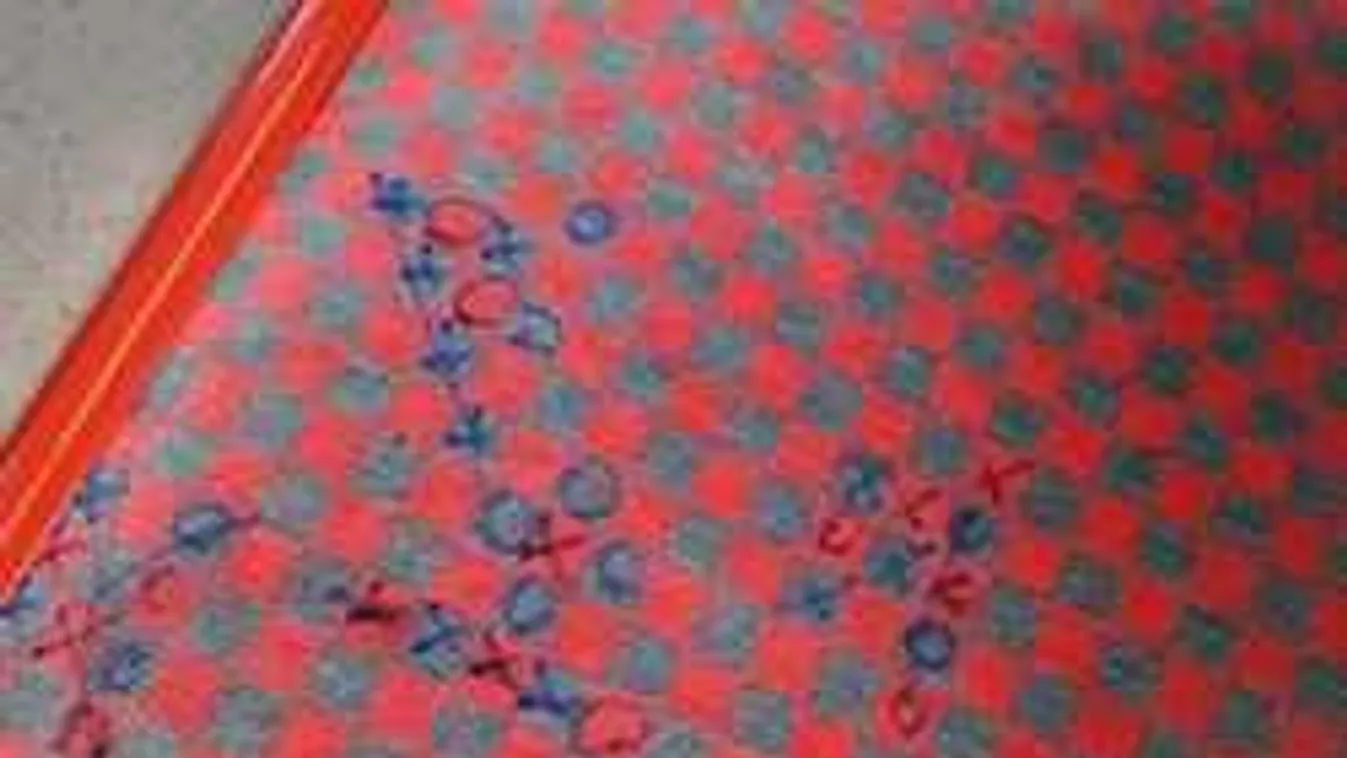 Amőbáztak a metró üléshuzatán - poénnak indult, de következménye van