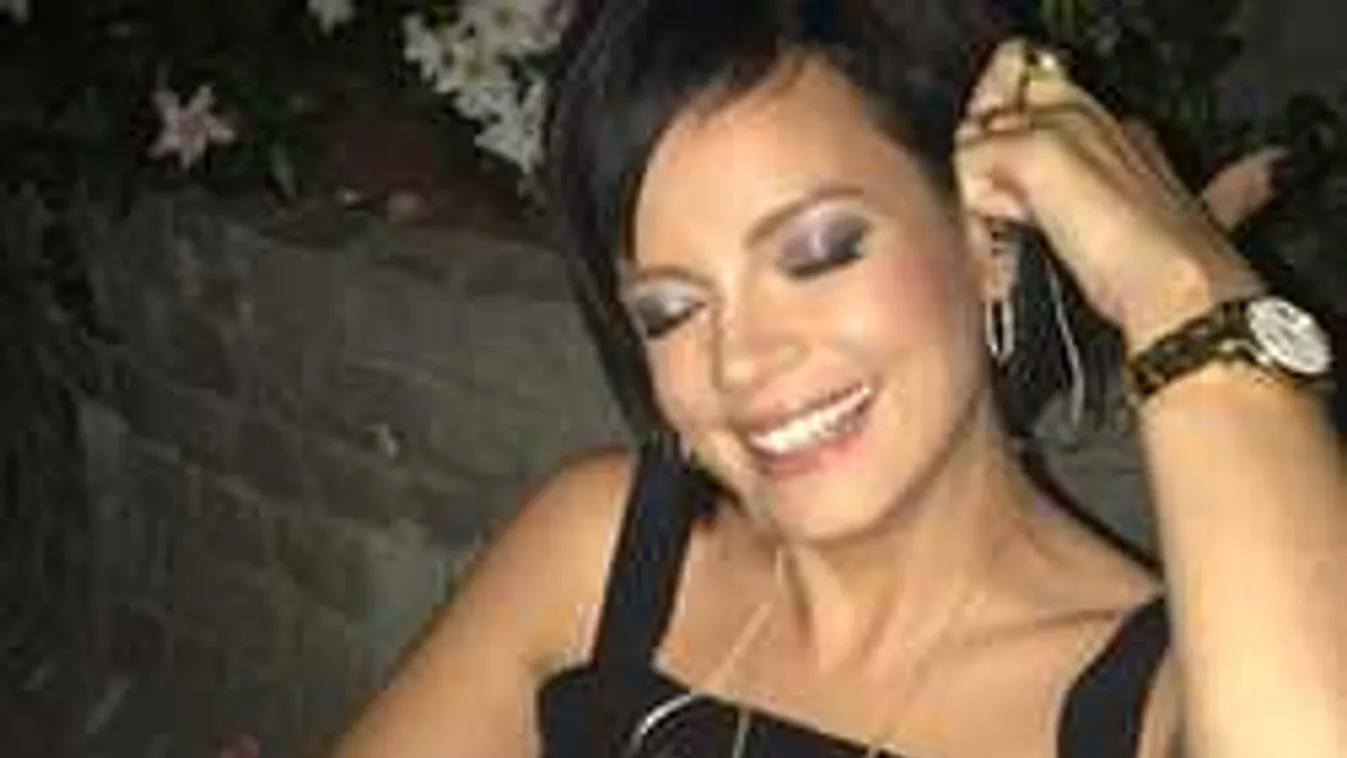 Súlyos titkot leplezett le az énekesnő, ez történt vele 14 évesen