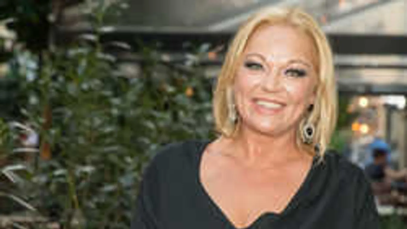 Ezért sírta el magát kamerák előtt a magyar színésznő