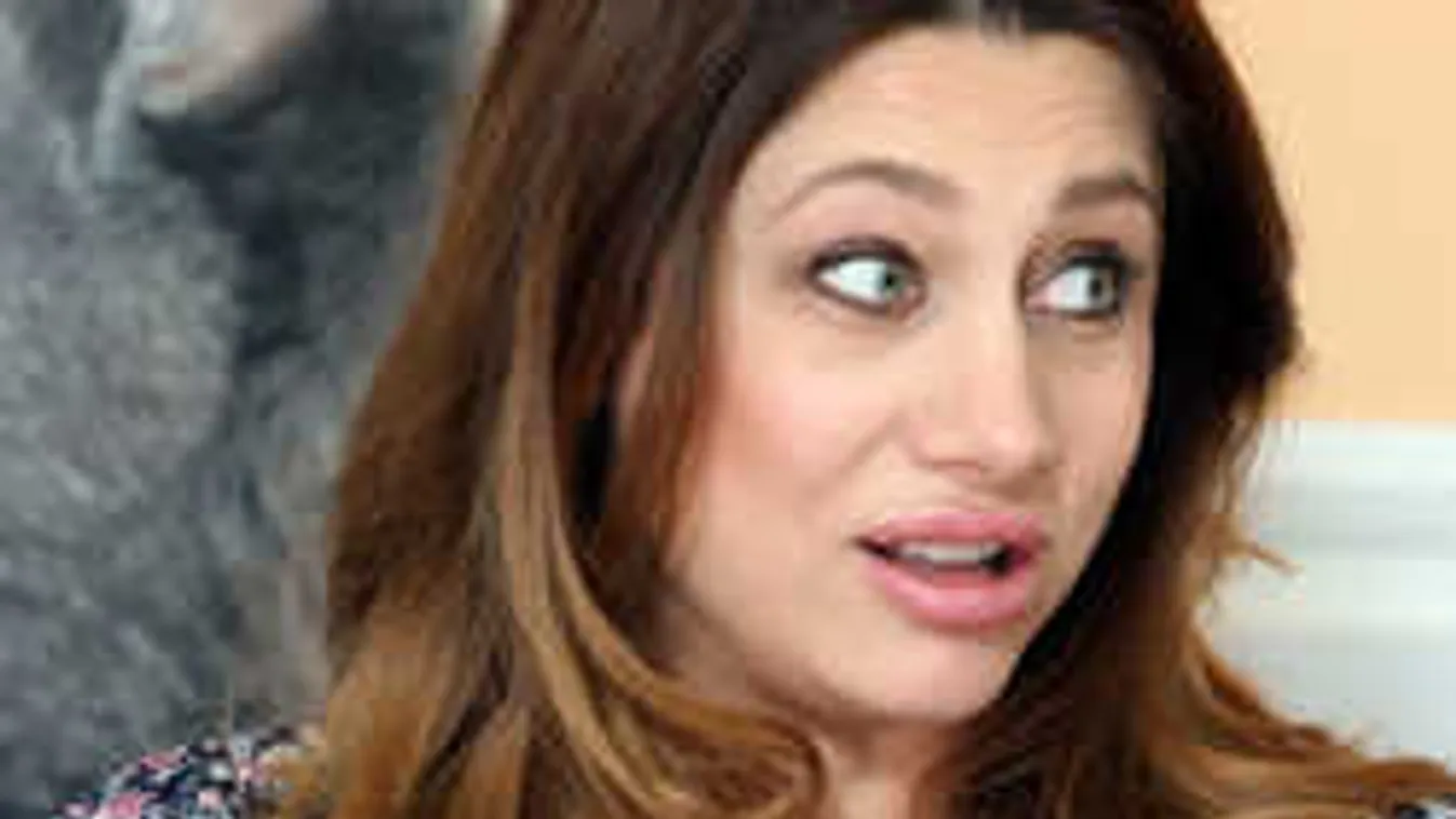 Atyaég mi történhetett: Fakanállal verték fejbe Horváth Évát