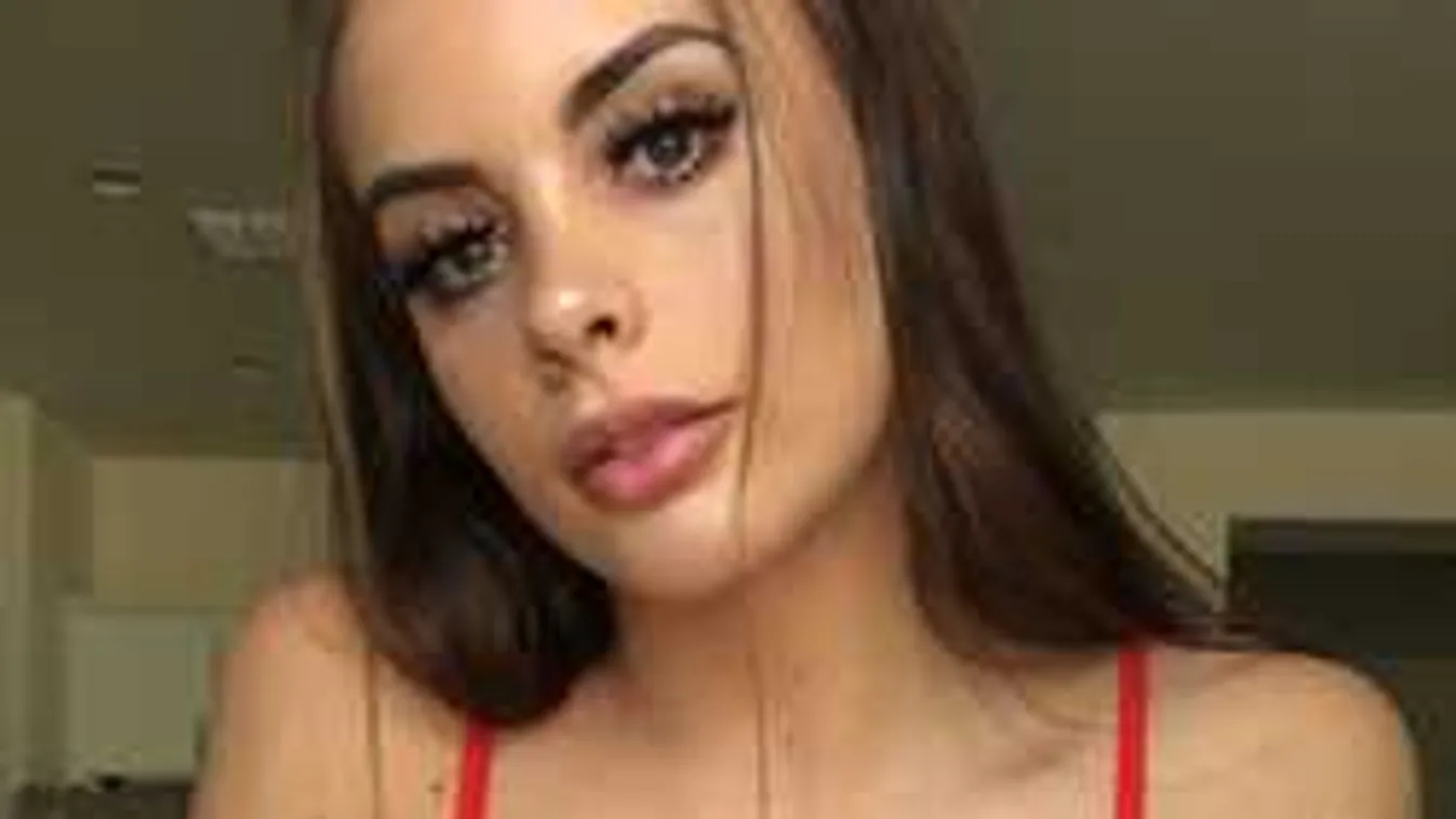 A zuhanyzóban lesték meg a brutális mellű sportolónőt