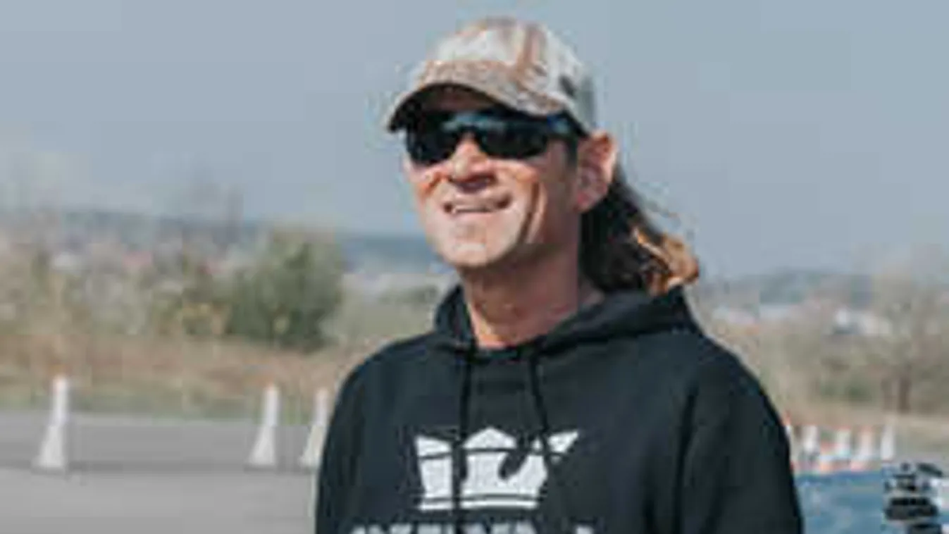 Buli a javából: húsz évvel fiatalabb nőt vett feleségül a magyar sztár