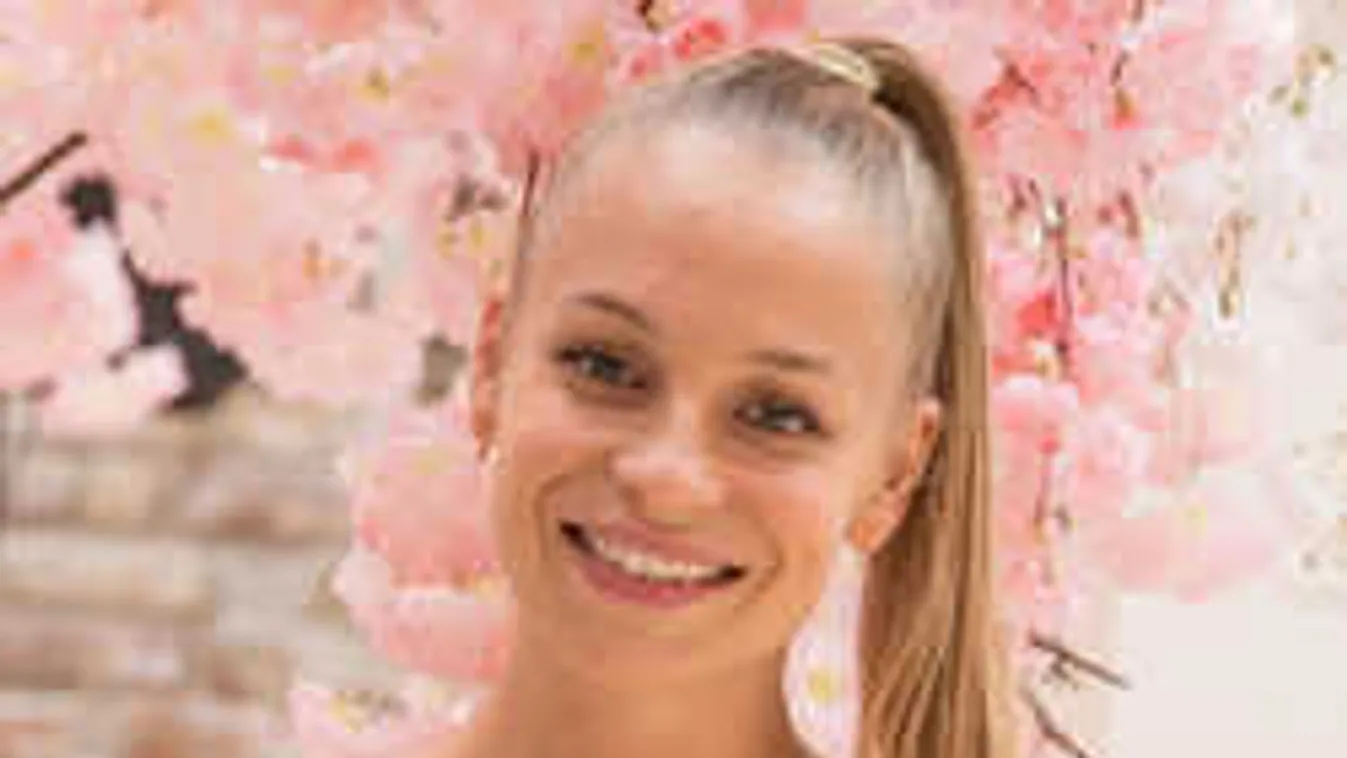 Ez nem semmi, dögös bikinis fotóval köszönti az őszt Iszak Eszti!