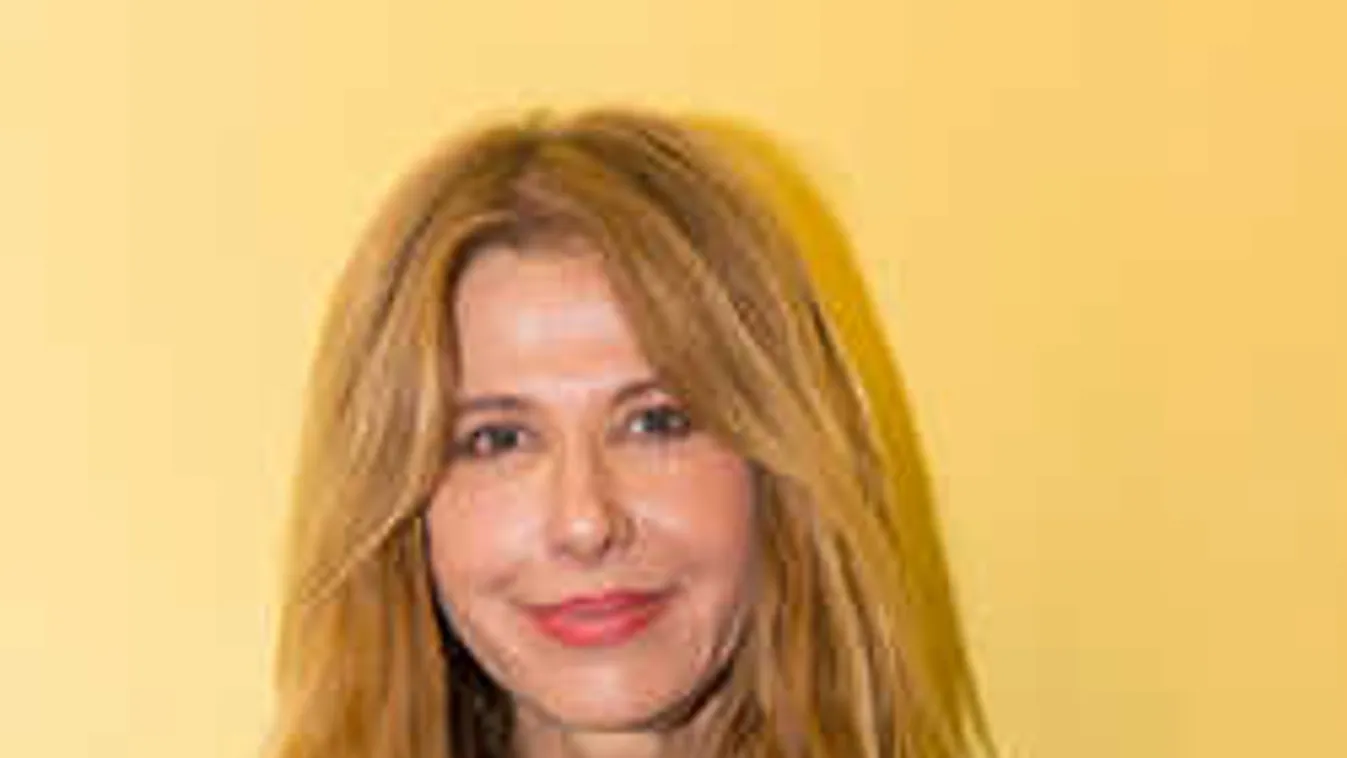 Nem hiszel a szemednek, ledobta a ruháit Sütő Enikő!