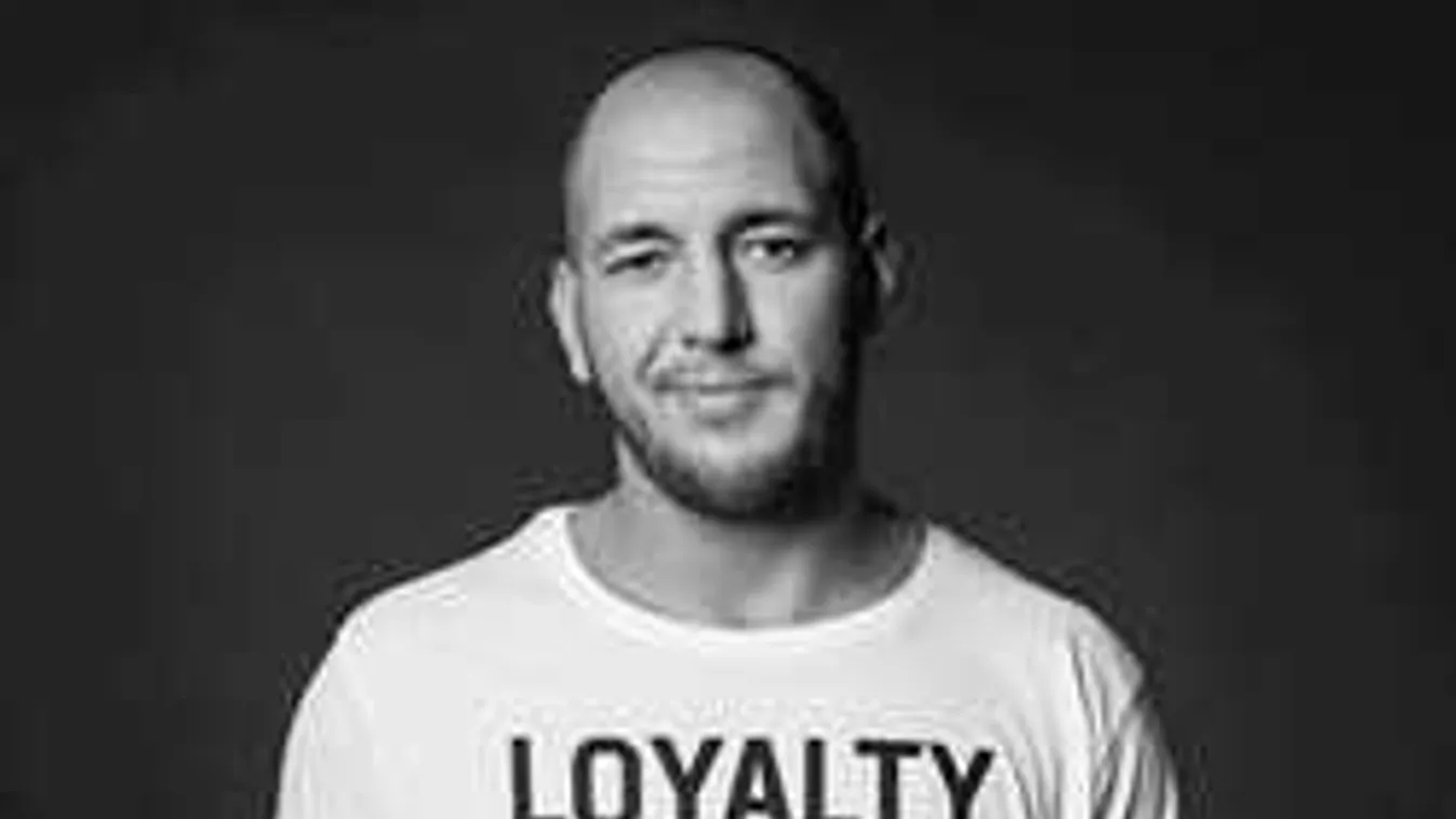 Lebukott Curtis, így készül a Csak show és más semmire