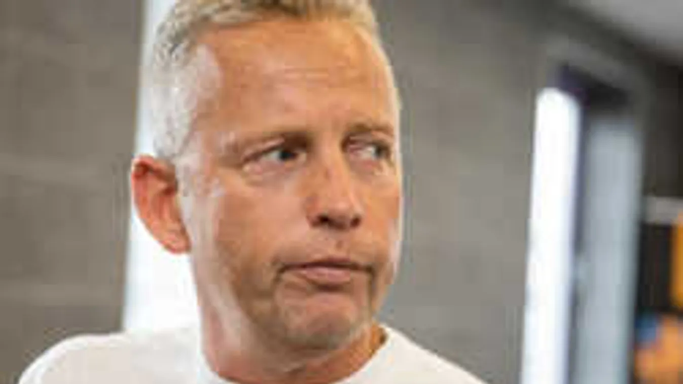 Életveszélyes produkció élő adásban, ezt tette Schobert Norbert!