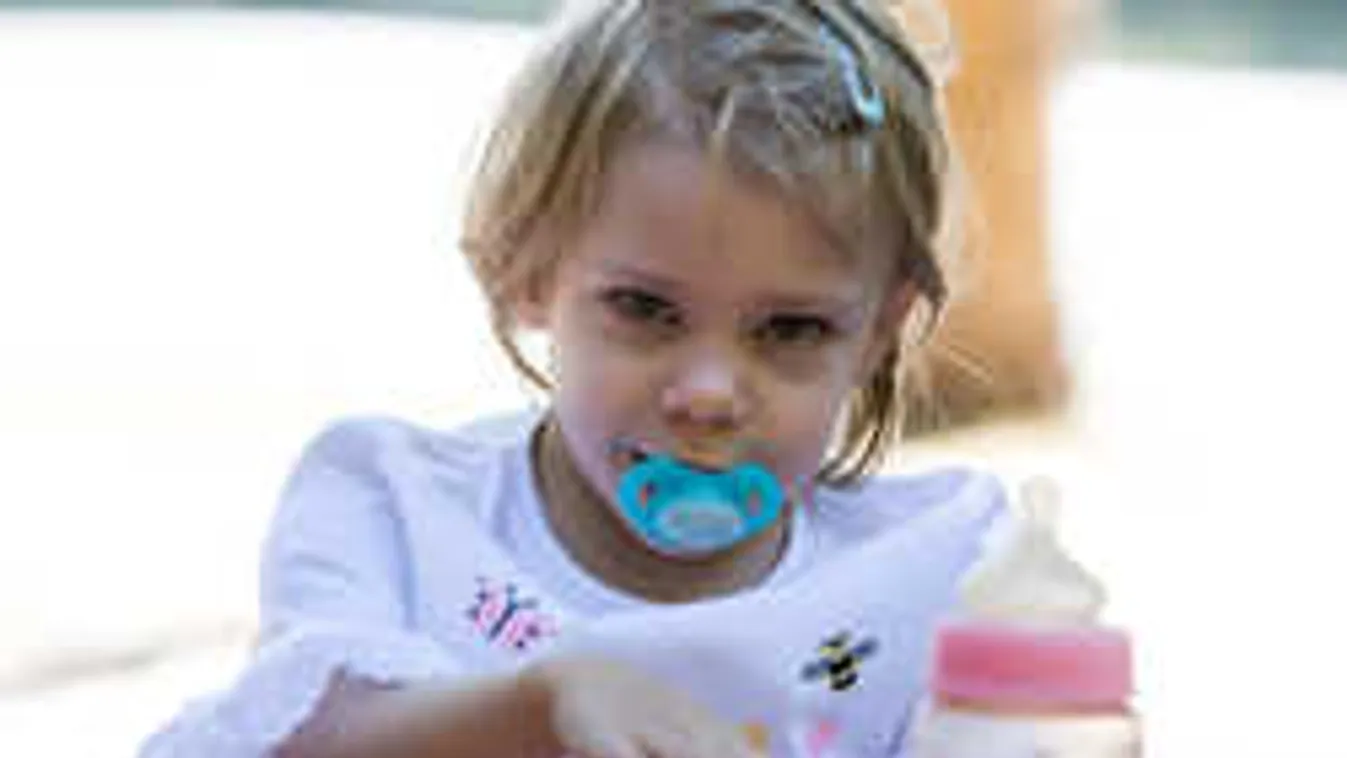 Újabb esélyt kapott a gyógyulásra a súlyos beteg magyar kislány