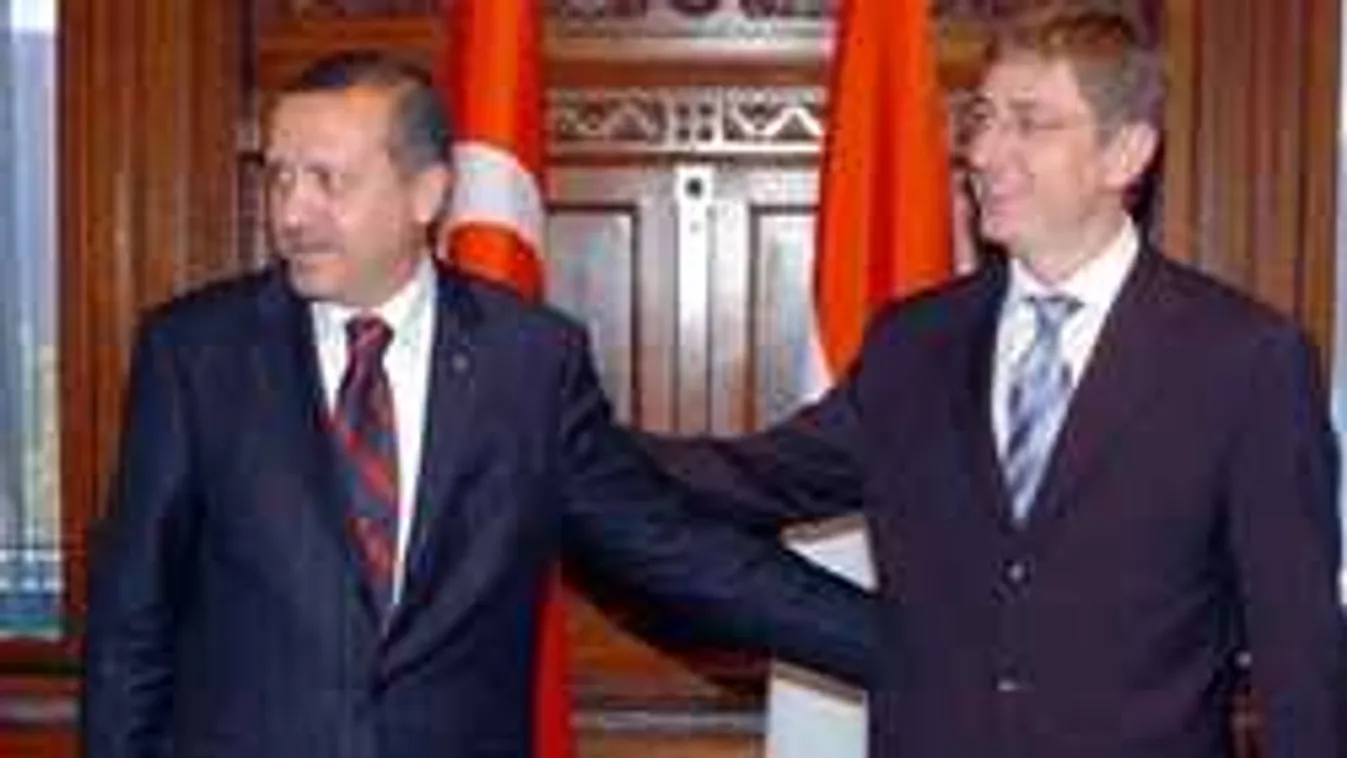 Gyurcsány a végén csak megölelgette Erdogant